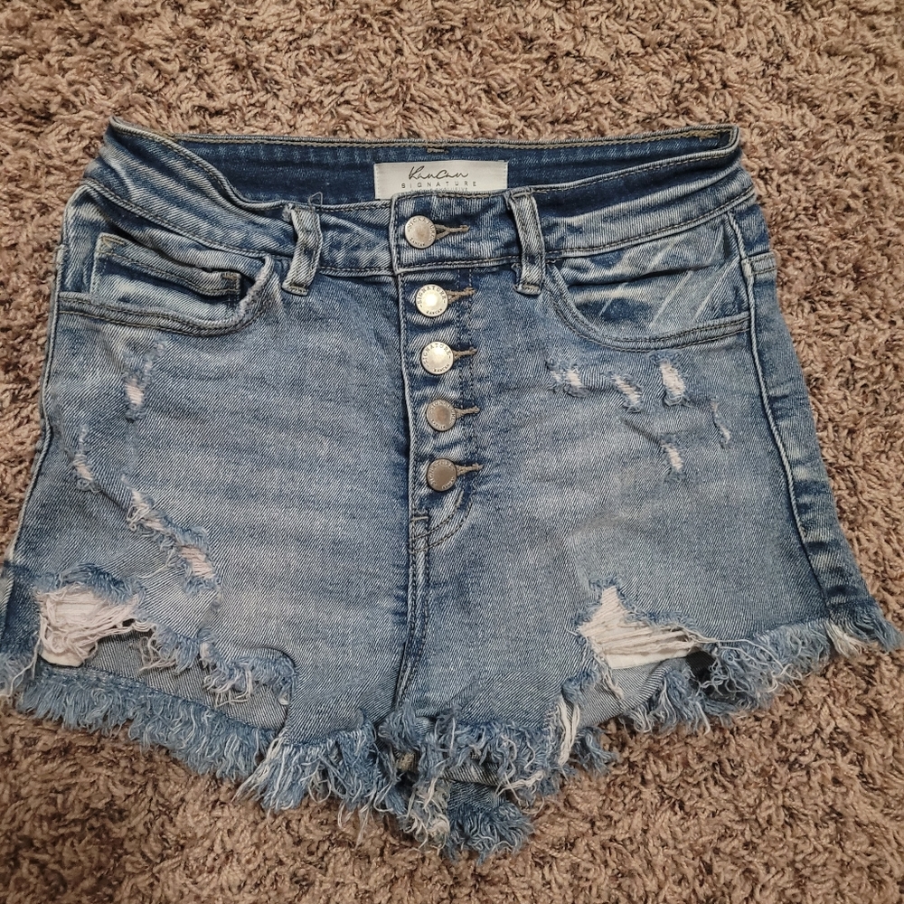 KanCan signature, 26, shorts